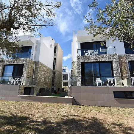 Lodge Residences By The Sea